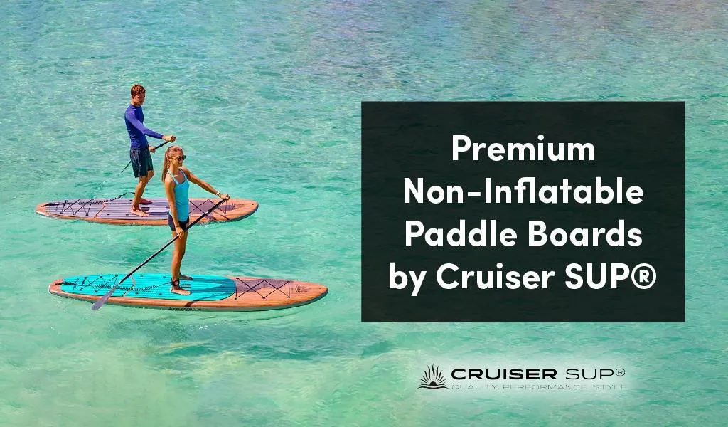 Bedre display annonce: to personer på paddleboards i turkist vand